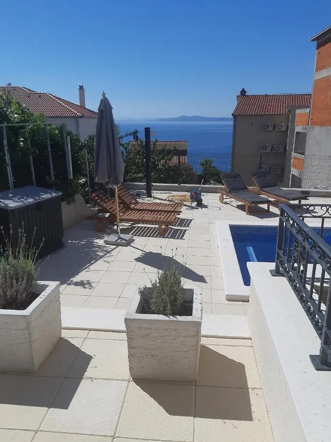 Apartment Lizzi. Trogir 0*,