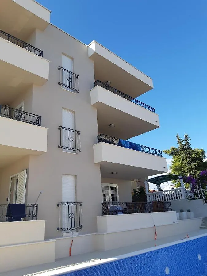 Apartment Lizzi. Trogir 0*,
